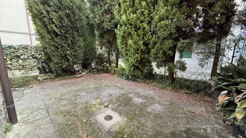 Porzione di BIFAMILARE IN ORIZZONTALE con ingresso e giardino di proprietà, all'interno del quart...