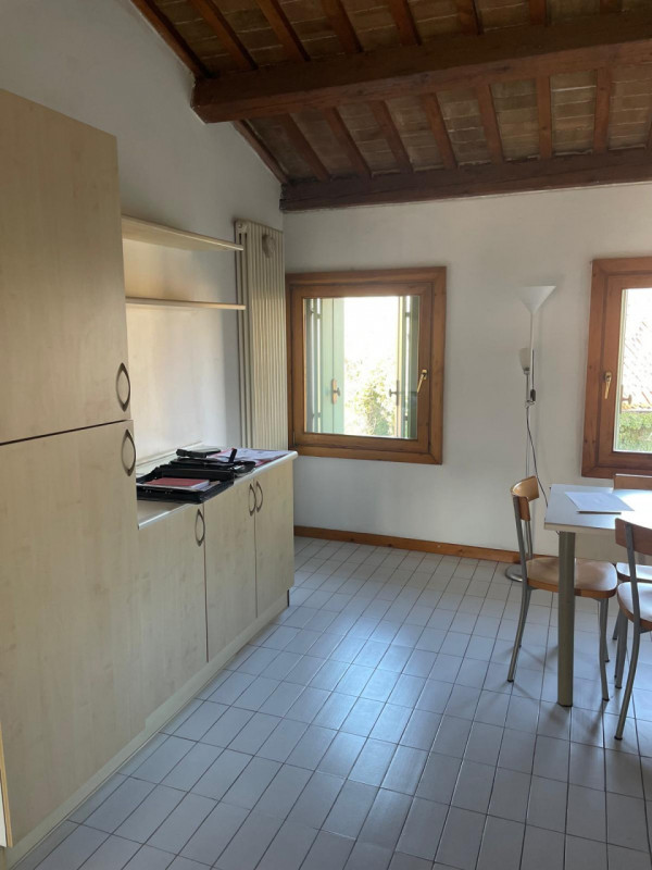 Scopri questo grazioso appartamento mansardato in affitto situato nel centro storico di Vicenza, ...