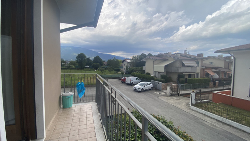 Nel comune di Zanè, proponiamo un appartamento signorile situato all'ultimo piano di un edificio ...