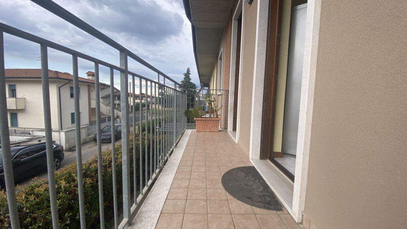 Nel comune di Zanè, proponiamo un appartamento signorile situato all'ultimo piano di un edificio ...