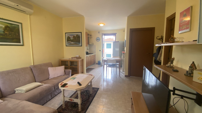 Nel comune di Zanè, proponiamo un appartamento signorile situato all'ultimo piano di un edificio ...