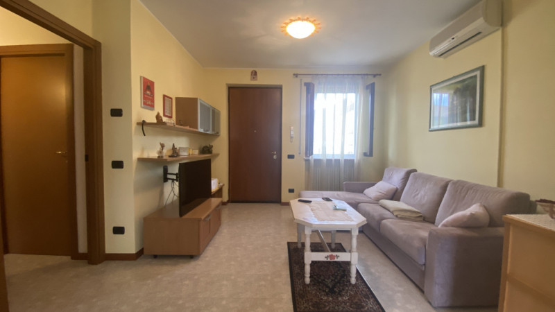 Nel comune di Zanè, proponiamo un appartamento signorile situato all'ultimo piano di un edificio ...