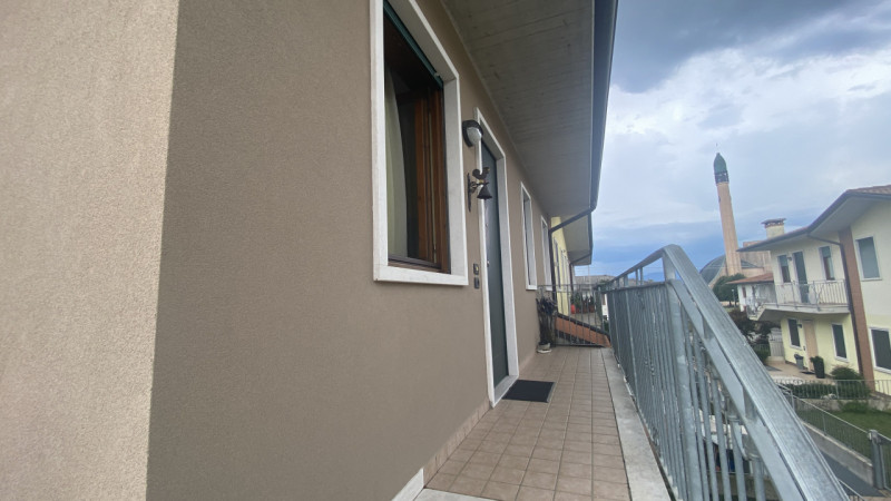 Nel comune di Zanè, proponiamo un appartamento signorile situato all'ultimo piano di un edificio ...