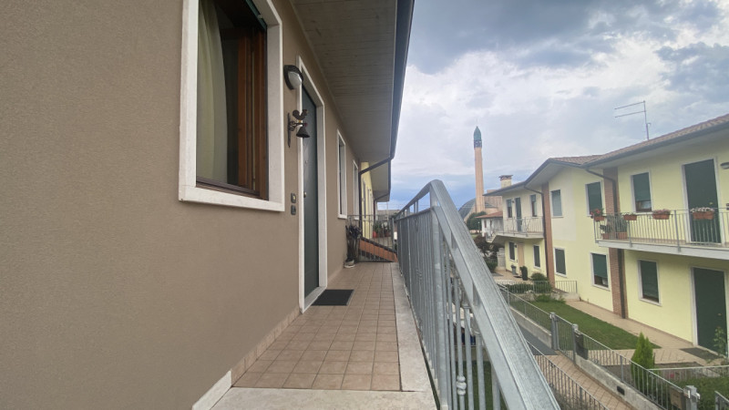 Nel comune di Zanè, proponiamo un appartamento signorile situato all'ultimo piano di un edificio ...