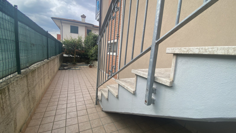 Nel comune di Zanè, proponiamo un appartamento signorile situato all'ultimo piano di un edificio ...