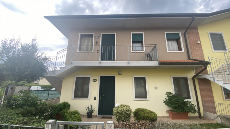 Nel comune di Zanè, proponiamo un appartamento signorile situato all'ultimo piano di un edificio ...