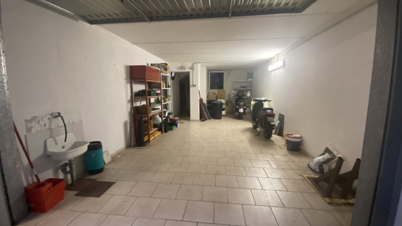 Nel comune di Zanè, proponiamo un appartamento signorile situato all'ultimo piano di un edificio ...