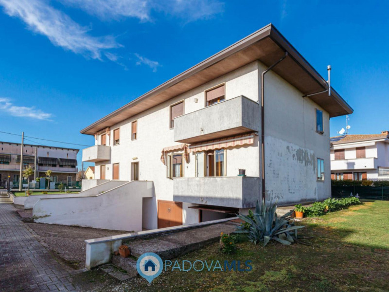 Immobile in esclusiva al Gruppo Padova MLS

Nel centro di Agna, all’interno di una piccola palazz...