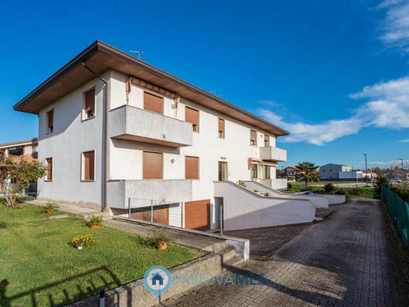 Immobile in esclusiva al Gruppo Padova MLS

Nel centro di Agna, all’interno di una piccola palazz...