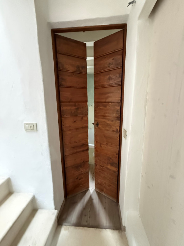 PORZIONE CENTRALE DI VILLETTA A SCHIERA CON GRAZIOSO GIARDINO. EURO 195.000. CODICE 4582. 

Tratt...