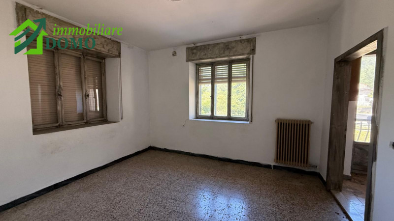 Cogollo del Cengio: appartamento tricamere al piano primo con garage € 29.000 info 0445824740

BU...