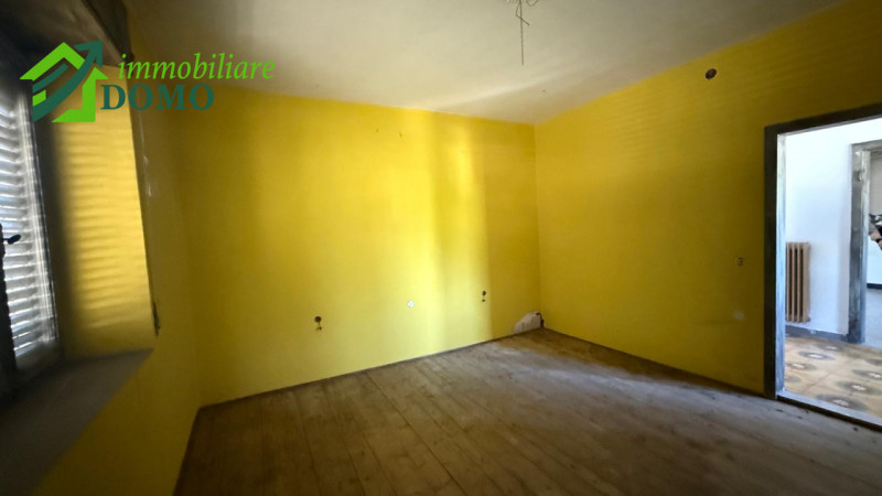 Cogollo del Cengio: appartamento tricamere al piano primo con garage € 29.000 info 0445824740

BU...