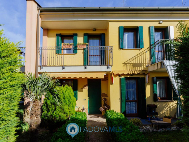 Immobile in esclusiva al Gruppo Padova MLS

In un tranquillo e recente quartiere di Agna, a due p...