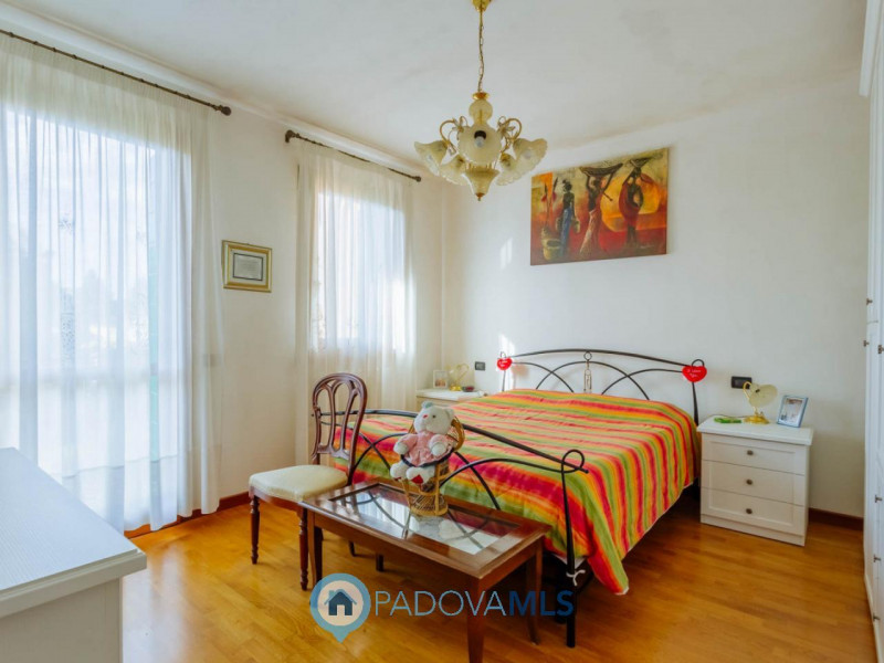 Immobile in esclusiva al Gruppo Padova MLS

In un tranquillo e recente quartiere di Agna, a due p...