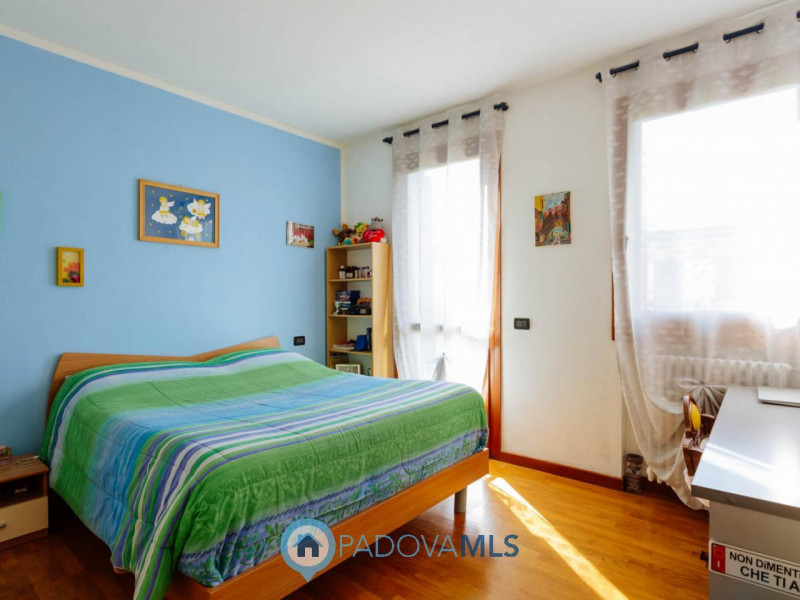 Immobile in esclusiva al Gruppo Padova MLS

In un tranquillo e recente quartiere di Agna, a due p...