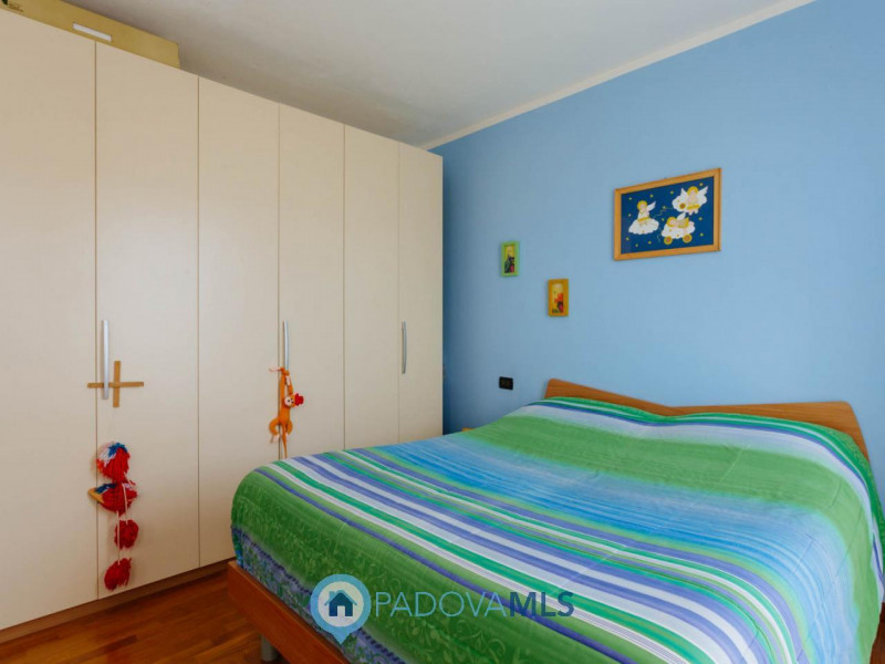 Immobile in esclusiva al Gruppo Padova MLS

In un tranquillo e recente quartiere di Agna, a due p...