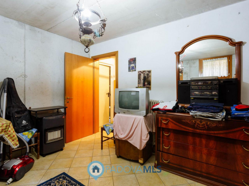 Immobile in esclusiva al Gruppo Padova MLS

In un tranquillo e recente quartiere di Agna, a due p...