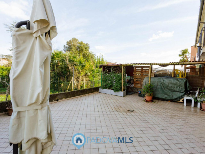 Immobile in esclusiva al Gruppo Padova MLS

In un tranquillo e recente quartiere di Agna, a due p...