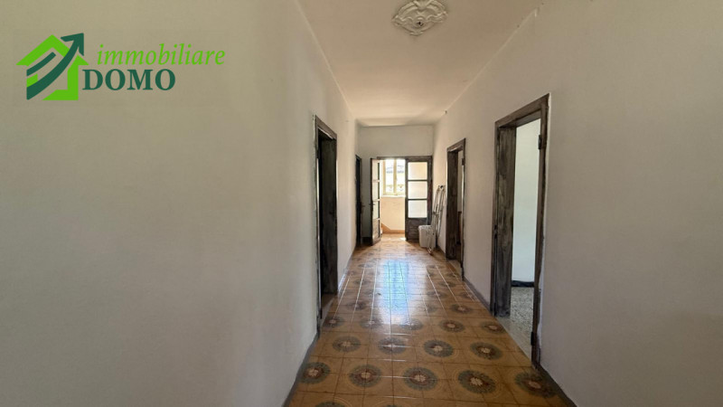 Cogollo del Cengio: appartamento tricamere al piano secondo  garage € 29.000 info 0445824740

BUO...