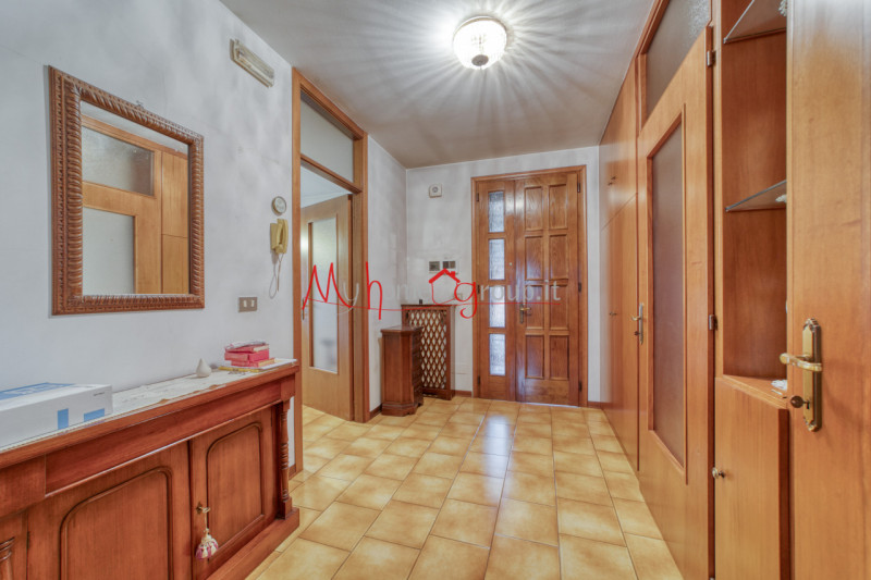 RUBANO: Casa singola sviluppata su più livelli dalle ampie dimensioni, si compone di ingresso, so...