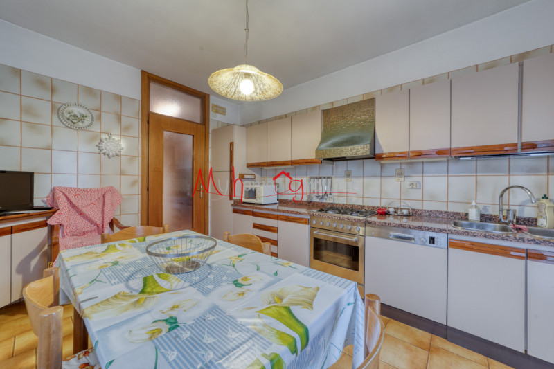 RUBANO: Casa singola sviluppata su più livelli dalle ampie dimensioni, si compone di ingresso, so...