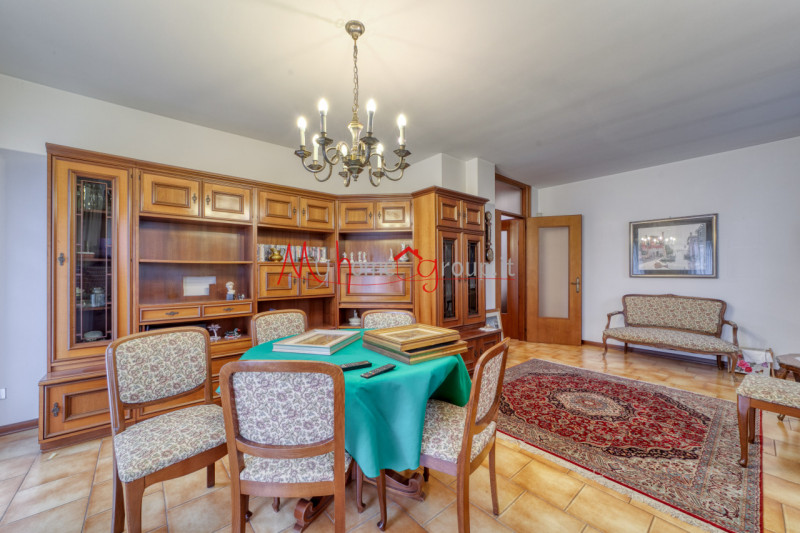 RUBANO: Casa singola sviluppata su più livelli dalle ampie dimensioni, si compone di ingresso, so...