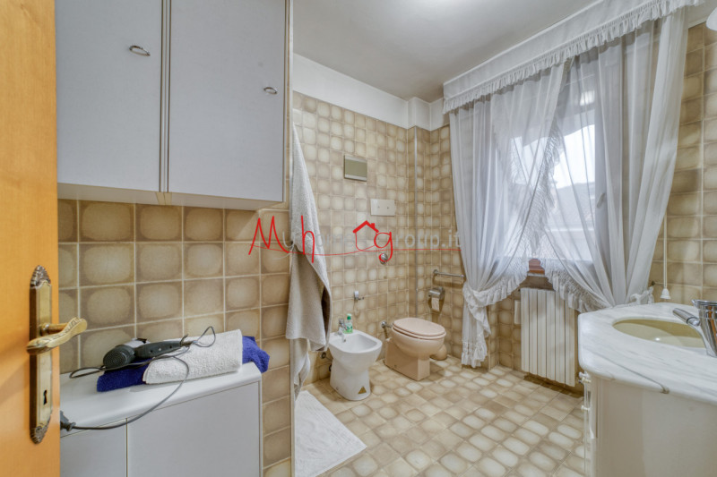 RUBANO: Casa singola sviluppata su più livelli dalle ampie dimensioni, si compone di ingresso, so...