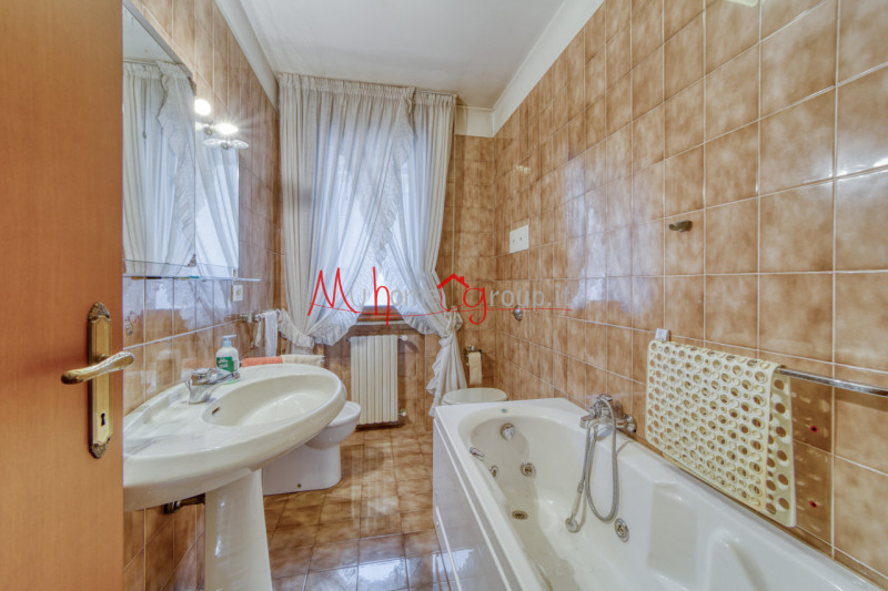 RUBANO: Casa singola sviluppata su più livelli dalle ampie dimensioni, si compone di ingresso, so...