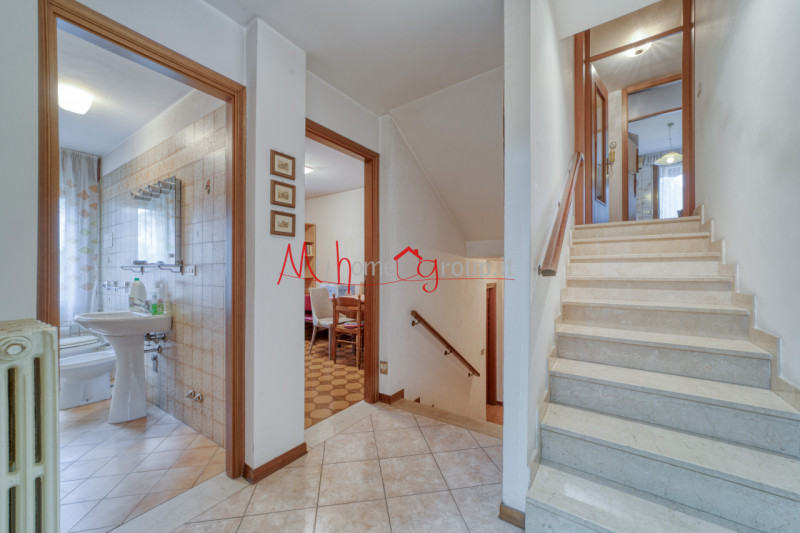 RUBANO: Casa singola sviluppata su più livelli dalle ampie dimensioni, si compone di ingresso, so...