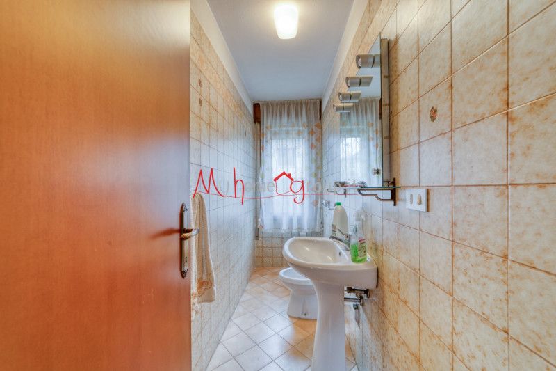 RUBANO: Casa singola sviluppata su più livelli dalle ampie dimensioni, si compone di ingresso, so...