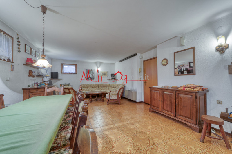 RUBANO: Casa singola sviluppata su più livelli dalle ampie dimensioni, si compone di ingresso, so...