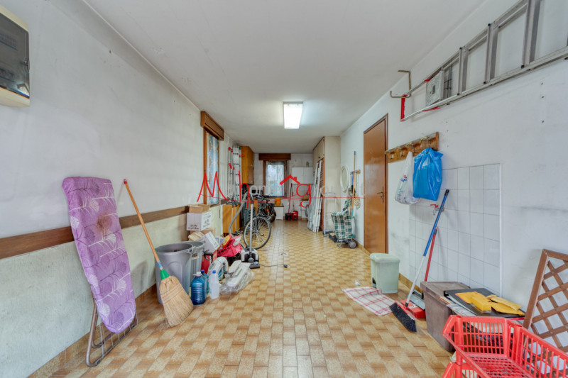 RUBANO: Casa singola sviluppata su più livelli dalle ampie dimensioni, si compone di ingresso, so...