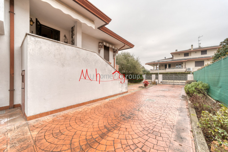 RUBANO: Casa singola sviluppata su più livelli dalle ampie dimensioni, si compone di ingresso, so...