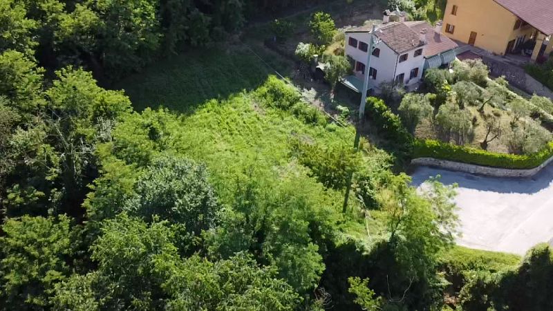 Posizione esclusiva
Terreno edificabile di ca. 1.700 m² in una piccola lottizzazione a circa 100 ...