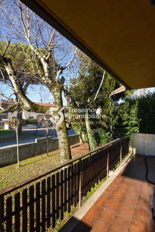 (Per INFO Feltrin ing. Gianni 3288349492) Proponiamo in vendita villetta a schiera di testa su tr...