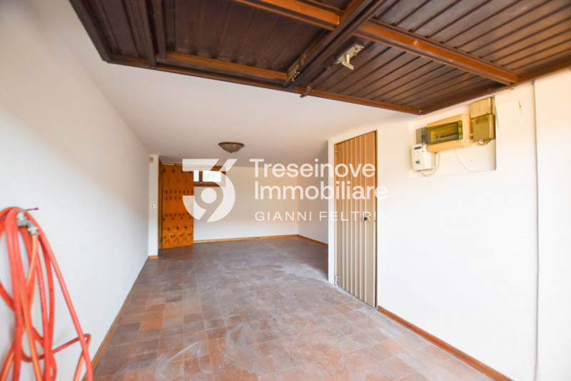 (Per INFO Feltrin ing. Gianni 3288349492) Proponiamo in vendita villetta a schiera di testa su tr...