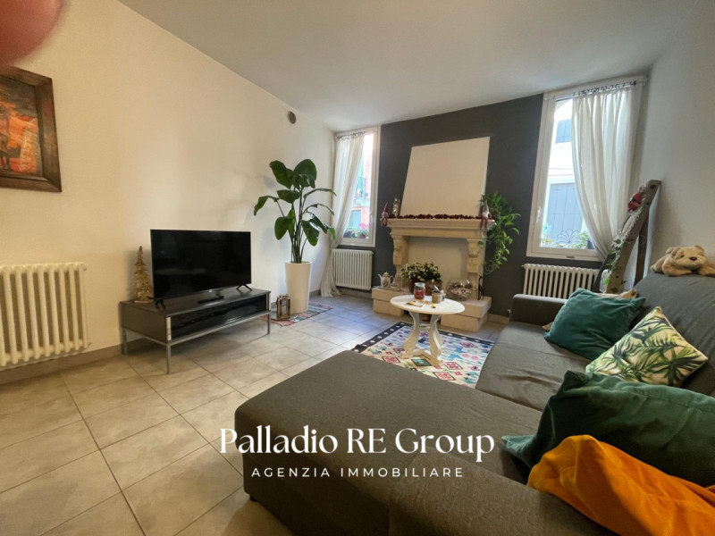 Scoprite un'introvabile opportunità nel centro storico di Vicenza! Questo incantevole appartament...