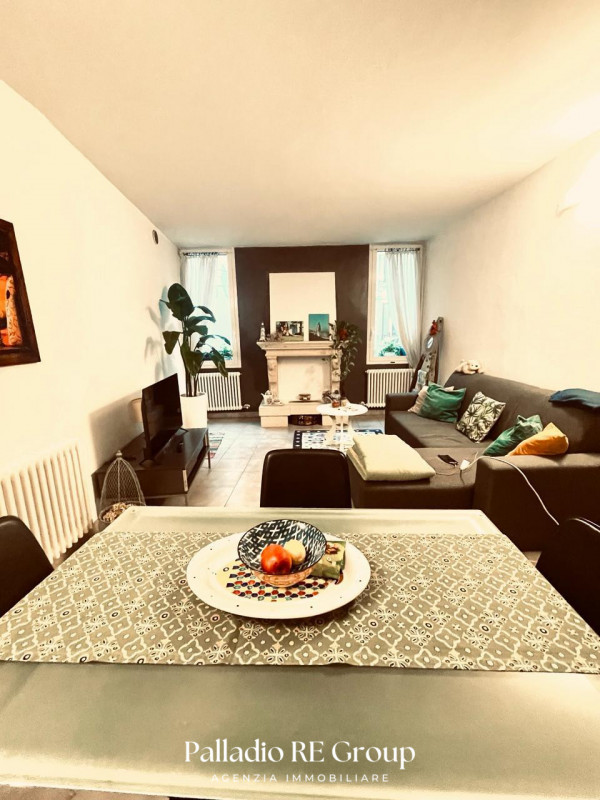 Scoprite un'introvabile opportunità nel centro storico di Vicenza! Questo incantevole appartament...