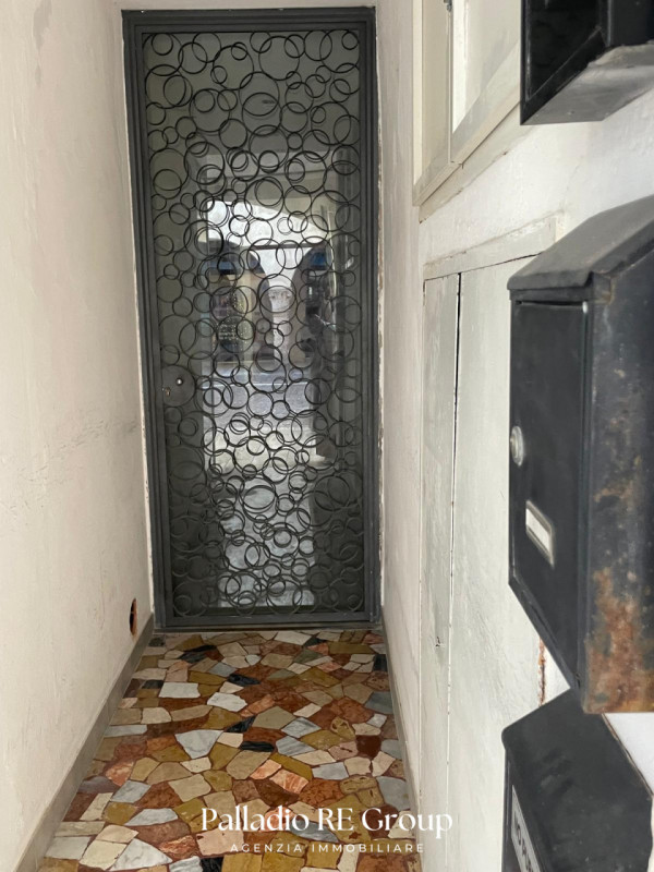 Scoprite un'introvabile opportunità nel centro storico di Vicenza! Questo incantevole appartament...