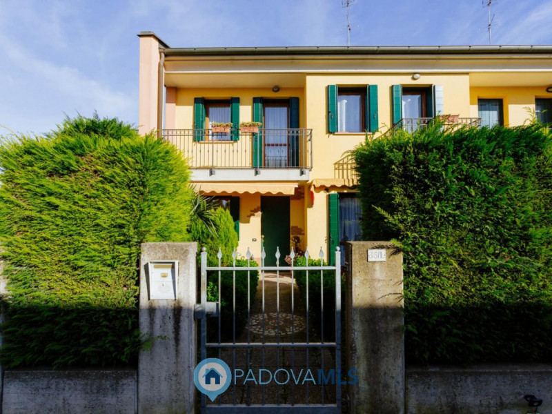 Immobile in esclusiva al Gruppo Padova MLS
In un tranquillo e recente quartiere di Agna, a due pa...