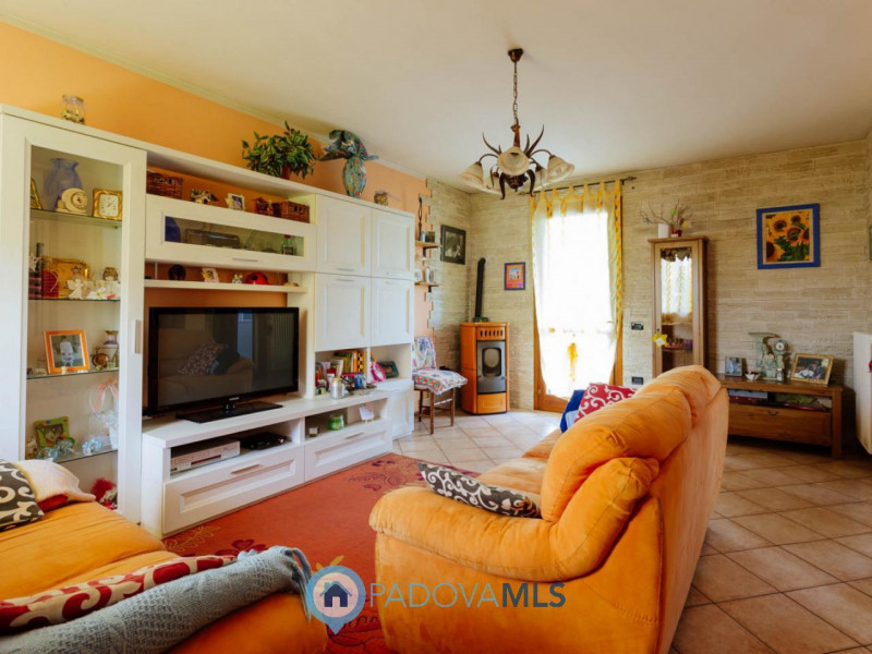 Immobile in esclusiva al Gruppo Padova MLS
In un tranquillo e recente quartiere di Agna, a due pa...