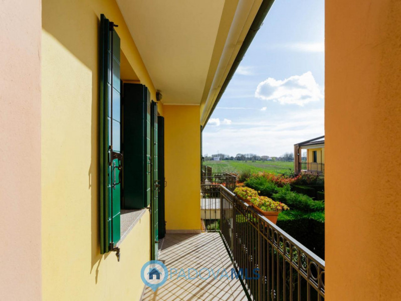 Immobile in esclusiva al Gruppo Padova MLS
In un tranquillo e recente quartiere di Agna, a due pa...