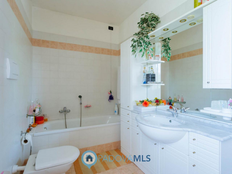 Immobile in esclusiva al Gruppo Padova MLS
In un tranquillo e recente quartiere di Agna, a due pa...