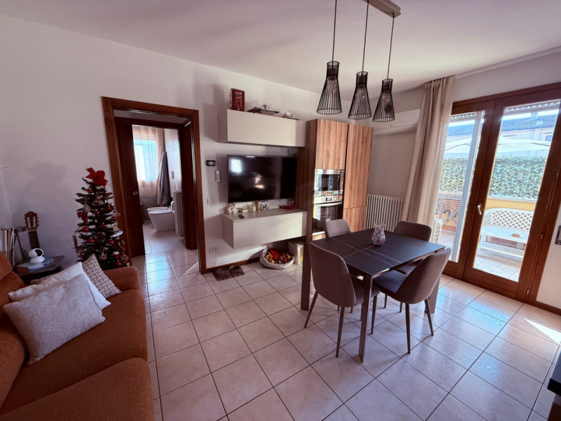 INTROVABILE BILOCALE AL PIANO TERRA CON AREA ESTERNA ESCLUSIVA, GARAGE AMPIO E POSTO AUTO SCOPERT...