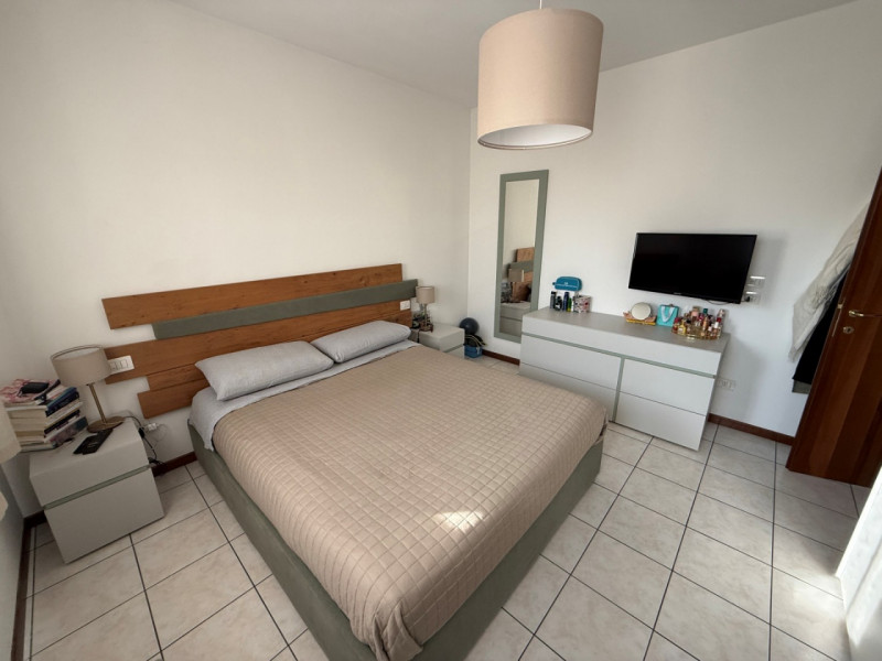 INTROVABILE BILOCALE AL PIANO TERRA CON AREA ESTERNA ESCLUSIVA, GARAGE AMPIO E POSTO AUTO SCOPERT...