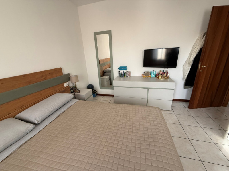 INTROVABILE BILOCALE AL PIANO TERRA CON AREA ESTERNA ESCLUSIVA, GARAGE AMPIO E POSTO AUTO SCOPERT...