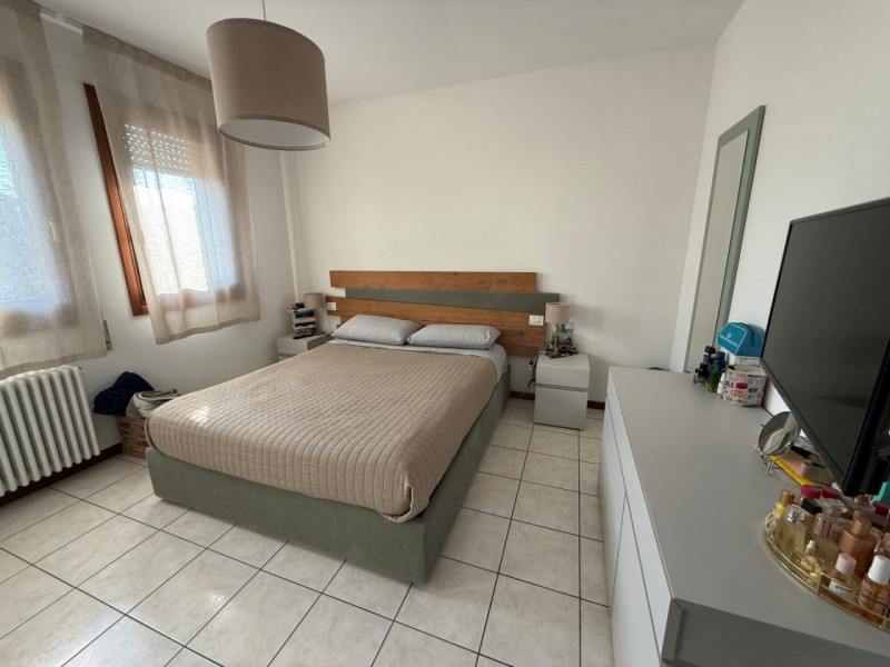 INTROVABILE BILOCALE AL PIANO TERRA CON AREA ESTERNA ESCLUSIVA, GARAGE AMPIO E POSTO AUTO SCOPERT...