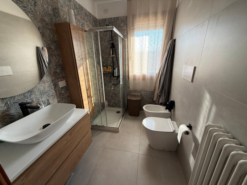 INTROVABILE BILOCALE AL PIANO TERRA CON AREA ESTERNA ESCLUSIVA, GARAGE AMPIO E POSTO AUTO SCOPERT...