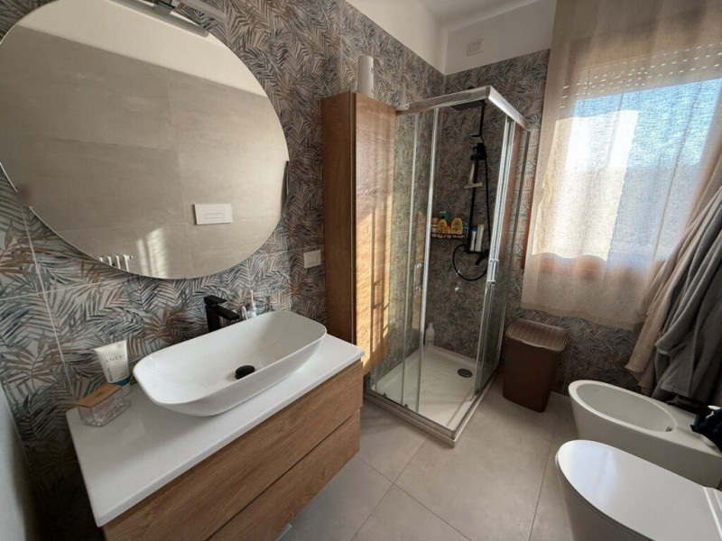 INTROVABILE BILOCALE AL PIANO TERRA CON AREA ESTERNA ESCLUSIVA, GARAGE AMPIO E POSTO AUTO SCOPERT...