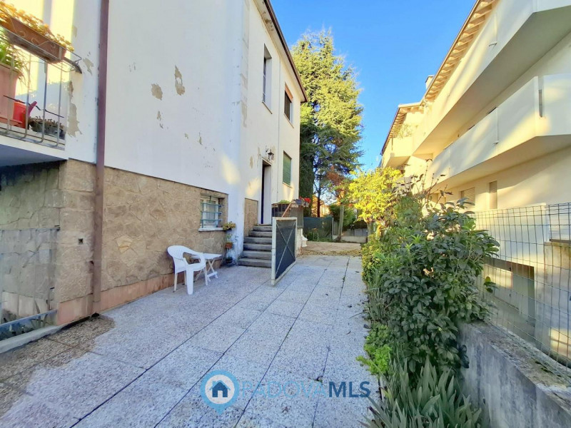 Immobile in esclusiva al Gruppo Padova MLS
PORZIONE DI BIFAMILIARE – MADONNA PELLEGRINA – ULTIMO ...